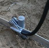 Соединение стальной полосы, изолированного проводника и стержня заземления