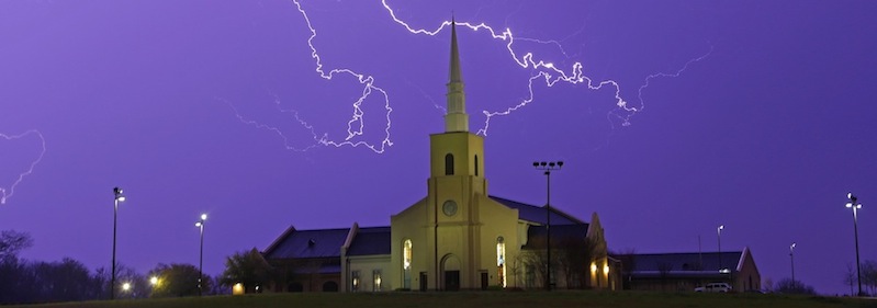 Молния ударила в церковь